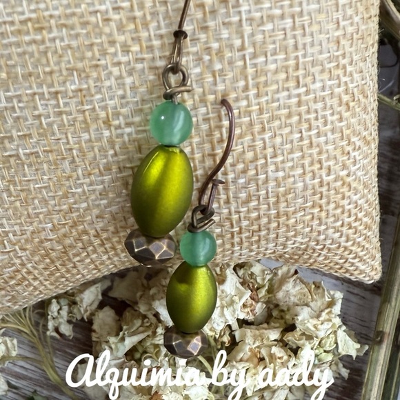 Green aventurine and Gold Earrings - Picture 1 of 1
